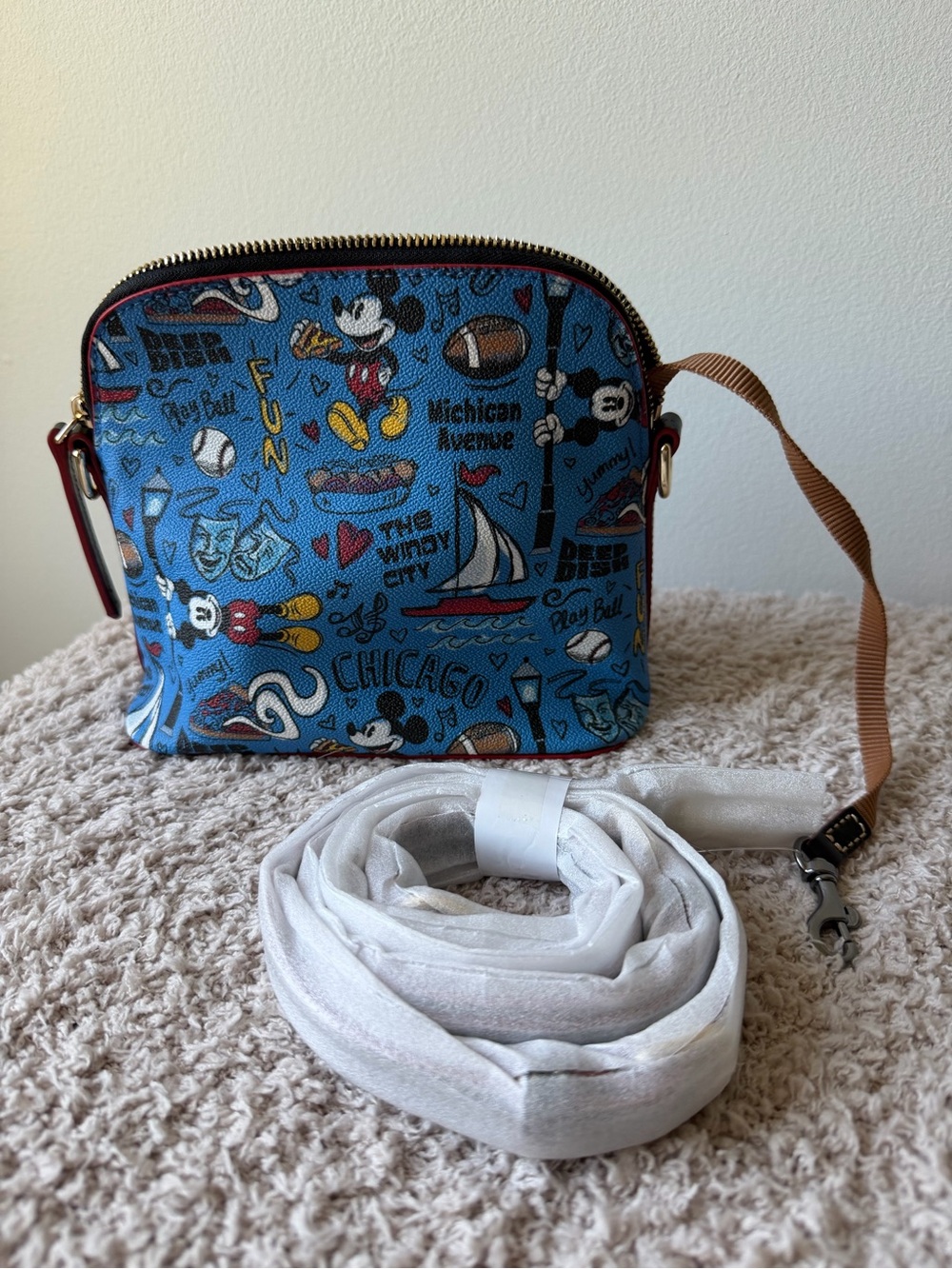NWT Disney Dooney & Bourke Chicago bag and wallet - Picture 5 of 9